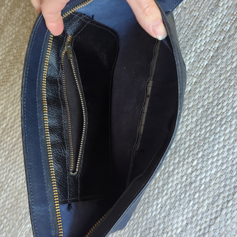 Vintage 1980s navy leather clutch purse - Picture 4 of 5